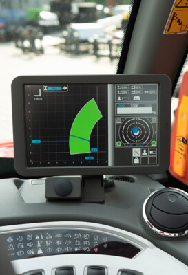 Sicherheit im Blick mit dem ASCS-System Display - Merlo Feuerwehr