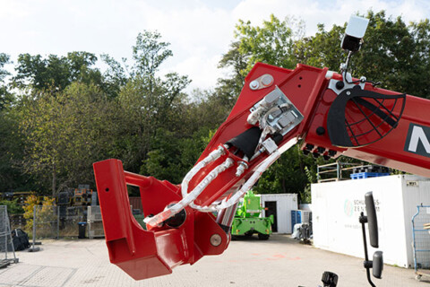 Hitzeschutzschlauch am Kran - Merlo Feuerwehr
